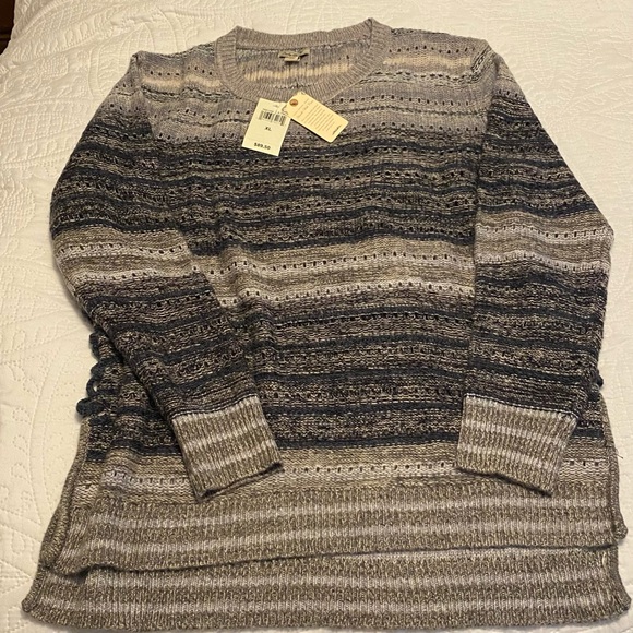 BNWT Lucky Sweater - Picture 3 of 4